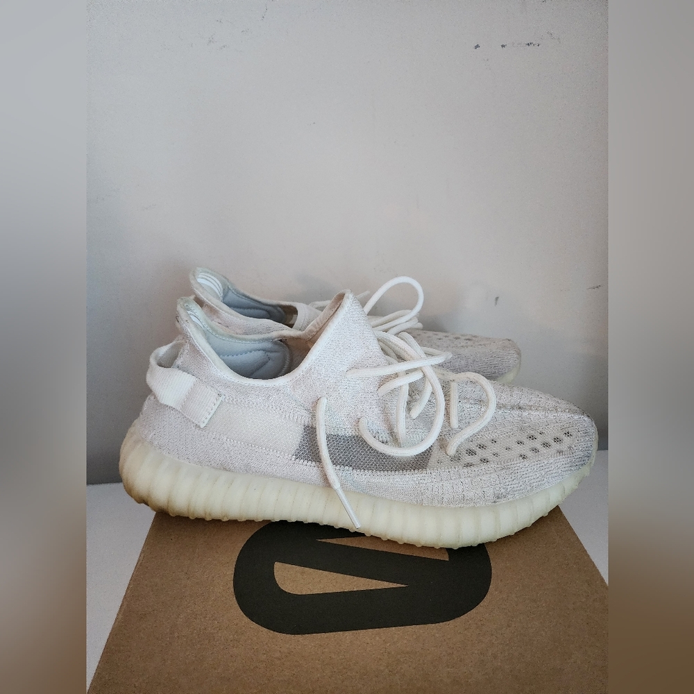 Yeezy Boost 350 V2